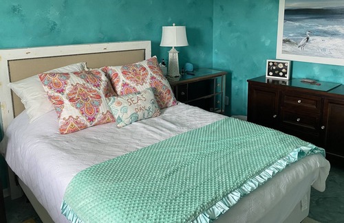 Orange Beach East Condo | Stunning river views + beach access! Quiet owners unit for longer-term rentals