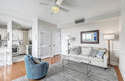 South of Broad Condo | Stunning Riverfront Condo South of Broad