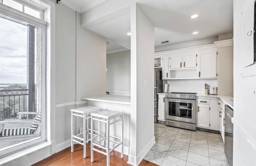 South of Broad Condo | Stunning Riverfront Condo South of Broad