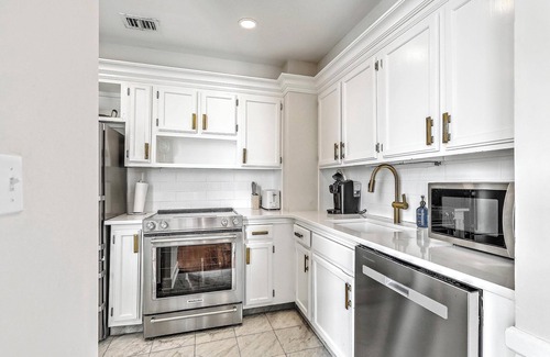 South of Broad Condo | Stunning Riverfront Condo South of Broad