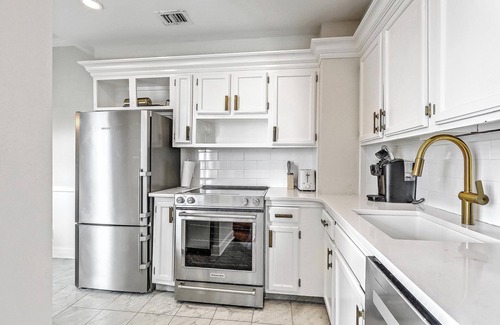 South of Broad Condo | Stunning Riverfront Condo South of Broad