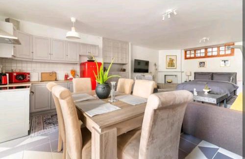 Petralona Apartment | Stunning studio near center of athens