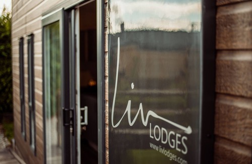 Lincoln Apartment | Stunning two bed lodge with hot tub