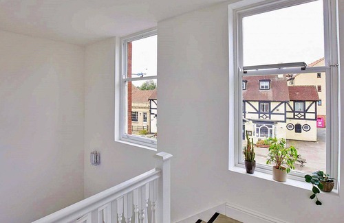 Boroughbridge House | Stunning villa for 2 guests with WIFI and pets allowed