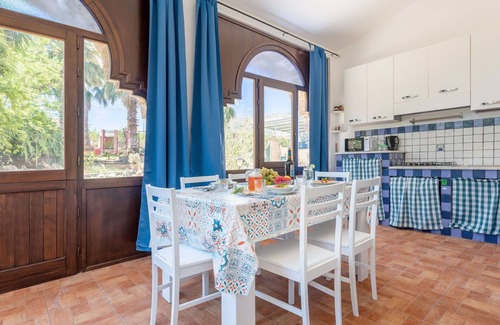 Misilmeri House | Stunning villa for 10 people with WIFI, A/C, private pool, TV, terrace and pets allowed
