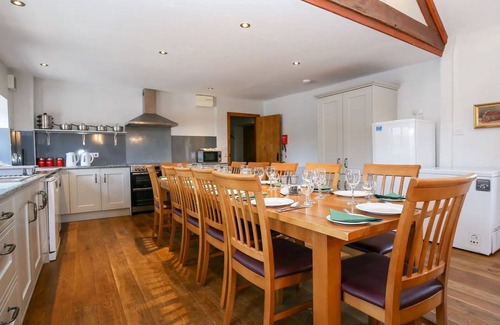 Craven Arms House | Stunning villa for 12 people with pool, WIFI and terrace