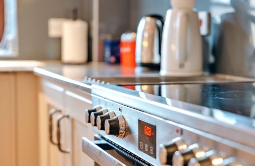 Craven Arms House | Stunning villa for 12 people with pool, WIFI and terrace