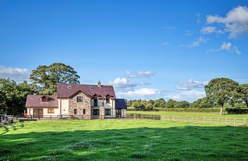 Holywell House | Stunning villa for 14 people with WIFI