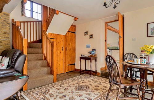 South Cheriton House | Stunning villa for 4 guests with WIFI, TV and pets allowed