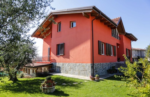 Saltara Villa | Stunning villa for 5 guests with private pool, WIFI, A/C, TV, patio and panoramic view