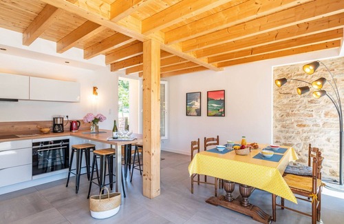 Primelin House | Stunning villa for 6 people with WIFI, TV, terrace and pets allowed