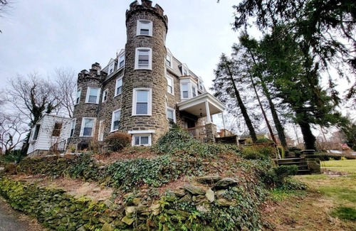 Elkins Park Apartment | Style and Charm 2BR apt in Melrose Park