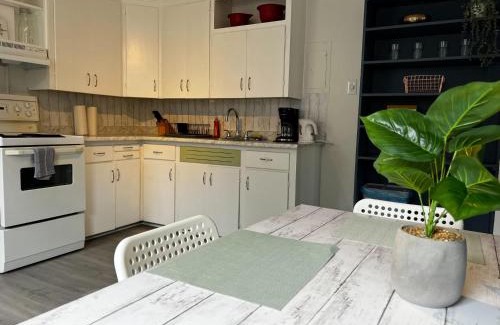 North End Apartment | Stylish 1-BDRM Prime Location, Unit 2