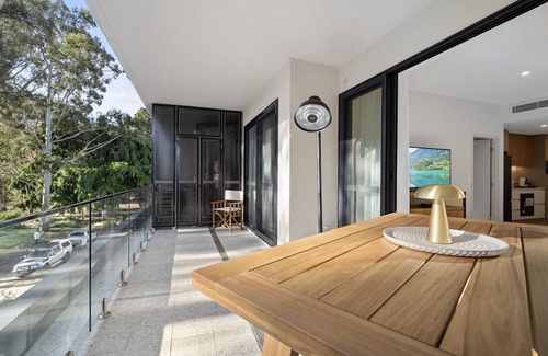 Burswood Apartment | Stylish 1-Bed Apartment with Rooftop Access