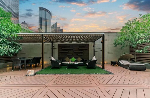 Lujiazui Apartment | Stylish 1 Bedroom Apartment Near Shanghai World Financial Centre