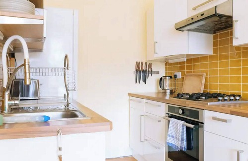 Edinburgh Apartment | Stylish 1BD Flat - Abbeyhill