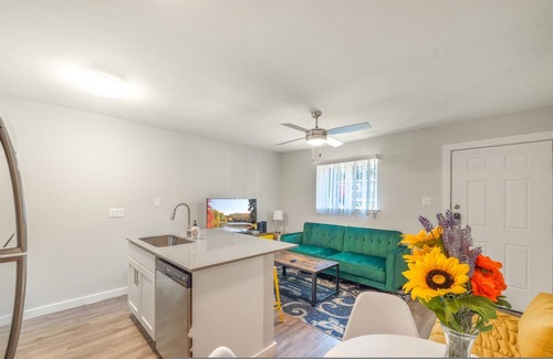 Brentwood Apartment | Stylish 1BR Near UT Brentwood Evonify