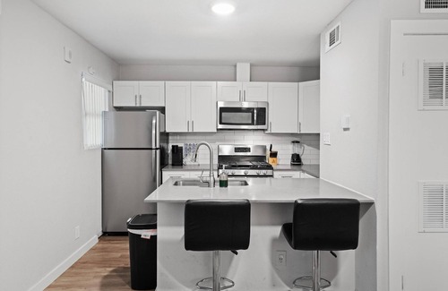 Highland Apartment | Stylish 1BR Near UT Highland Evonify