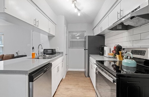 Highland Apartment | Stylish 1BR Near UT Highland Evonify