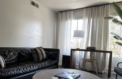 Lake Balboa Apartment | Stylish 2+2 Apt. unit w/ pool