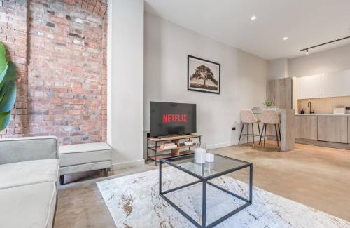 Bordesley Apartment | Stylish 2-Bed Apartment in Digbeth with Parking, Fast Wi-Fi, Guests 6