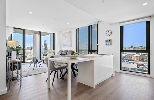 North Fremantle Apartment | Stylish 2-Bed Apartment with Rooftop BBQ Access