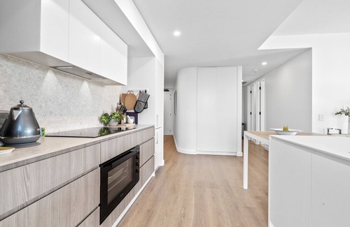 North Fremantle Apartment | Stylish 2-Bed Apartment with Rooftop BBQ Access