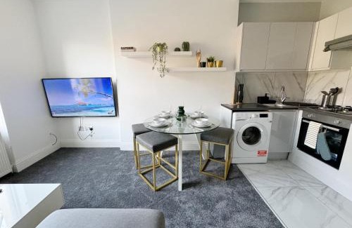 Little Venice Apartment | Stylish 2-Bed Flat w Kitchen and Cosy Living Space