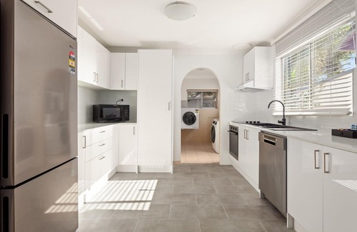 Leichhardt House | Stylish 2-Bed House with Parking