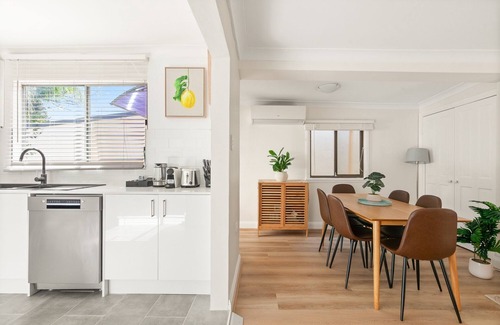 Leichhardt House | Stylish 2-Bed House with Parking