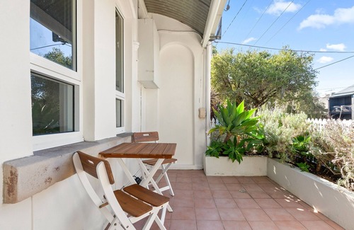 Leichhardt House | Stylish 2-Bed House with Parking