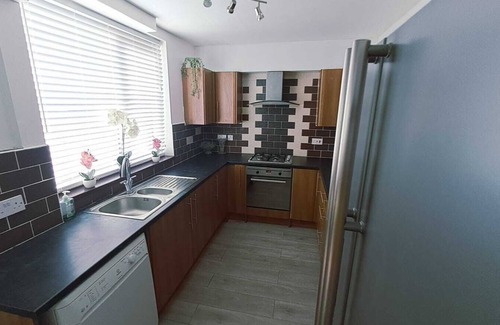 Ecclesfield House | 🏡 Stylish 2-Bedroom retreat near Sheffield Universities & Peak District