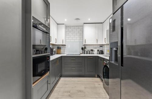 Southampton Apartment | Stylish 2-Bedroom Retreat in Southampton