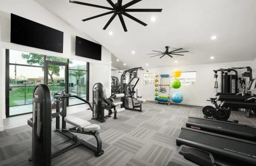 Cox Heights Apartment | Stylish 2BD - Parking, Gym, Pool - Sleep 8 - 5 Min Casino