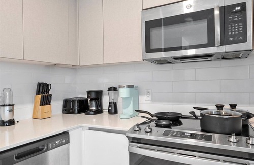Ojus Apartment | Stylish 2BR Apt in Aventura with Pool & BBQn