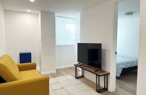 Ironbound District House | Stylish 2BR - EWR, Stadium & NYC