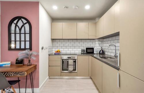 Bedford Apartment | Stylish 2BR in Bedford, Parking, Free WiFi, Gym & Cinema room
