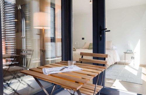 Apoquindo Apartment | Stylish 2BR Urban Oasis for 3 in Vibrant Las Condes