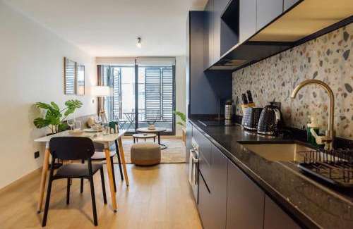 Apoquindo Apartment | Stylish 2BR Urban Oasis for 3 in Vibrant Las Condes