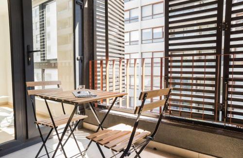 Apoquindo Apartment | Stylish 2BR Urban Oasis for 3 in Vibrant Las Condes