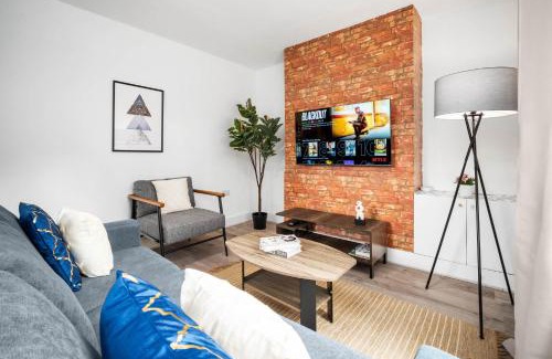 Birmingham House | Stylish 3 Bedroom Home - Garden - Parking - Fast WiFi - 215R