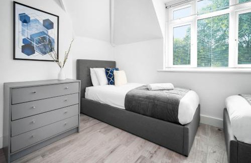 Birmingham House | Stylish 3 Bedroom Home - Garden - Parking - Fast WiFi - 215R