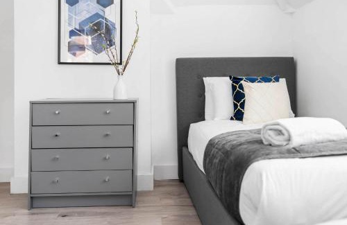 Birmingham House | Stylish 3 Bedroom Home - Garden - Parking - Fast WiFi - 215R