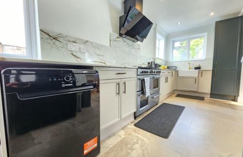 Kidlington House | Stylish 3-Bedroom House with big Garden & Parking