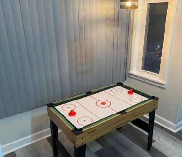 Hermosa Apartment | Stylish 3Bedroom Aparment w Games & Free Parking