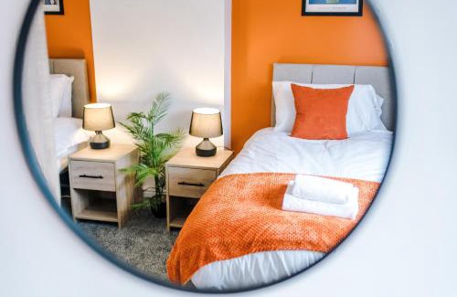 Flintshire Apartment | Stylish 3BR Home Driveway, Family & Business Friendly