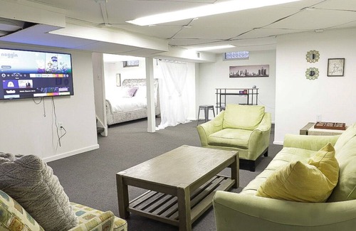 Madison Heights House | Stylish 4 Bdrm with Entertainment Room and Bar by Royal Oak