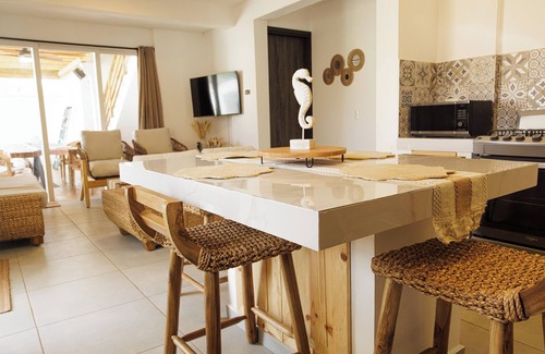 San Luis Talpa House | Stylish 4BR Amatecampo Beach Getaway -Perfect for Families and Special moments
