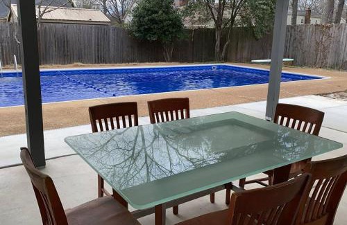 Ellendale House | Stylish 4BR Prime Location Close to All!