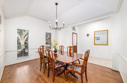 George Bush Park/Eldridge House | Stylish 4BR Retreat in West Houston - Prime Spot